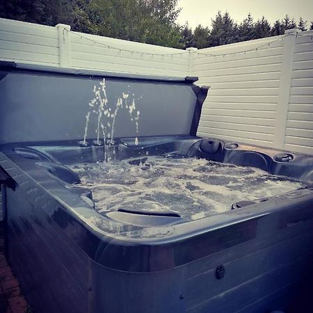 The Kalos Retreat - Hot Tub Lodge With Free 18 Hole Golf Course Swarland 外观 照片